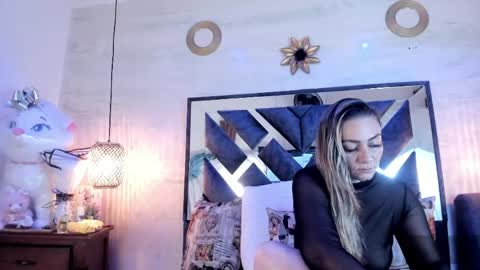 annie_vega17 online show from 05/18/26, 11:38