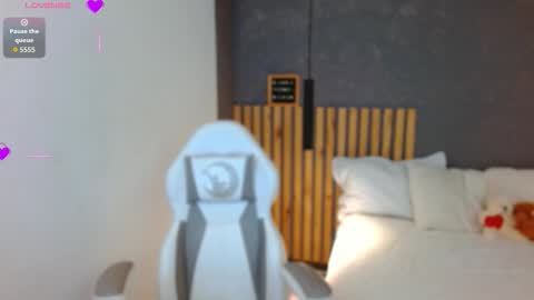 Snapshot of annie_volker chatting on 11/21/25, 04:11 Annie Volker online show from 11/21/25, 04:11