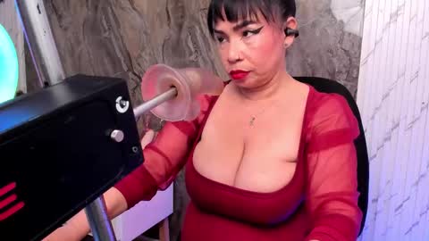 annie_wigg_ online show from 02/16/26, 02:29