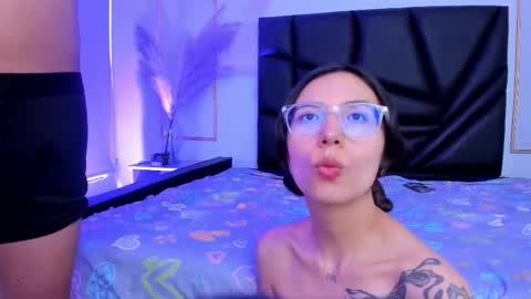 Snapshot of annieandleandro chatting on 12/19/25, 07:54 Annie And Leandro online show from 12/19/25, 07:54