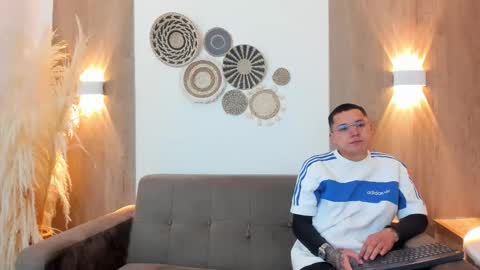 Snapshot of annieandleandro chatting on 12/20/25, 01:40 Annie And Leandro online show from 12/20/25, 01:40