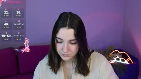 Annie online show from 10/26/25, 01:22