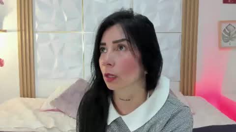 Snapshot of anniee_333 chatting on 06/19/26, 03:49 online show from 06/19/26, 03:49