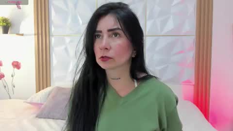 Snapshot of anniee_333 chatting on 06/26/26, 03:16 online show from 06/26/26, 03:16
