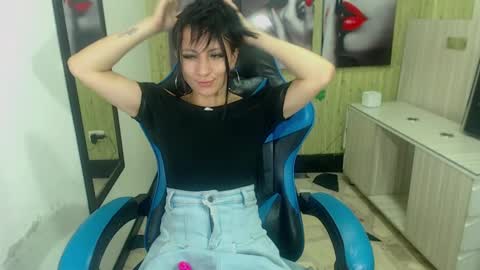 Anniee online show from 03/01/25, 02:44