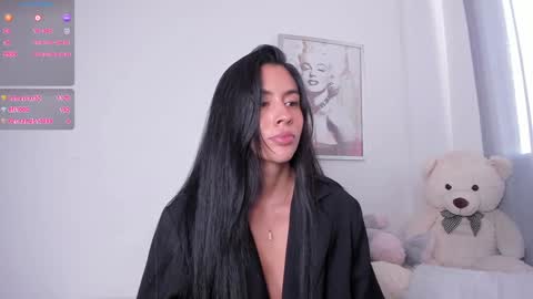 Snapshot of anniegil_cs chatting on 01/18/25, 09:34 Annie online show from 01/18/25, 09:34