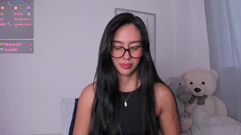 Snapshot of anniegil_cs chatting on 01/23/25, 10:44 Annie online show from 01/23/25, 10:44