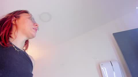 Snapshot of anniemartinezz chatting on 12/18/24, 06:14 Annie online show from 12/18/24, 06:14