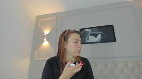 Snapshot of anniemartinezz chatting on 12/26/24, 11:54 Annie online show from 12/26/24, 11:54