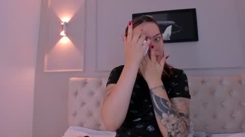 Snapshot of anniemartinezz chatting on 12/27/24, 11:17 Annie online show from 12/27/24, 11:17