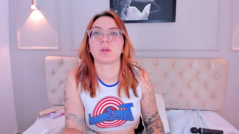 Snapshot of anniemartinezz chatting on 12/31/24, 05:07 Annie online show from 12/31/24, 05:07