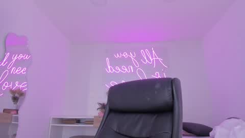 Snapshot of anniemartinezz chatting on 01/30/25, 08:42 Annie online show from 01/30/25, 08:42