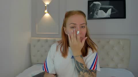 Snapshot of anniemartinezz chatting on 02/04/25, 11:27 Annie online show from 02/04/25, 11:27