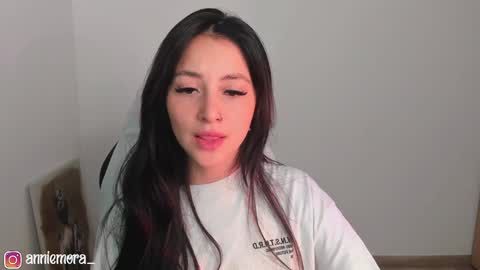 Snapshot of anniemora_ chatting on 01/08/25, 02:14 Annie online show from 01/08/25, 02:14