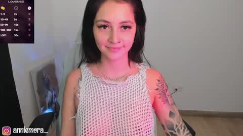 Snapshot of anniemora_ chatting on 01/10/25, 01:10 Annie online show from 01/10/25, 01:10