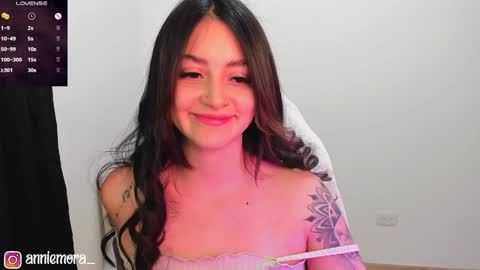 Snapshot of anniemora_ chatting on 01/25/25, 03:40 Annie online show from 01/25/25, 03:40