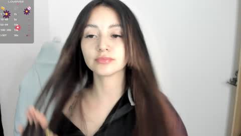 Snapshot of anniemora_ chatting on 02/06/25, 04:10 Annie online show from 02/06/25, 04:10