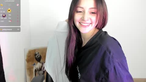 Snapshot of anniemora_ chatting on 02/07/25, 01:25 Annie online show from 02/07/25, 01:25