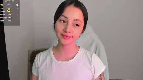 Snapshot of anniemora_ chatting on 02/18/25, 01:54 Annie online show from 02/18/25, 01:54