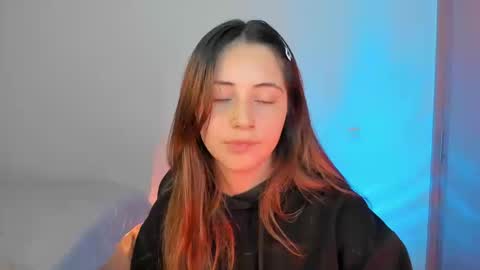 Snapshot of anniemora_ chatting on 09/26/25, 03:32 Annie online show from 09/26/25, 03:32