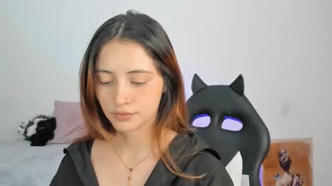 Snapshot of anniemora_ chatting on 10/24/25, 03:25 Annie online show from 10/24/25, 03:25