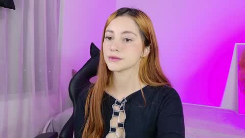 Snapshot of anniemora_ chatting on 03/17/26, 01:10 Annie online show from 03/17/26, 01:10