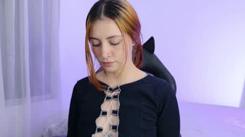 Snapshot of anniemora_ chatting on 04/07/26, 02:01 Annie online show from 04/07/26, 02:01