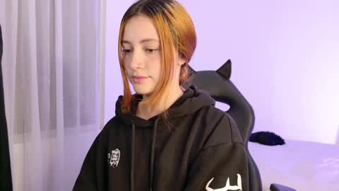 Snapshot of anniemora_ chatting on 04/08/26, 02:11 Annie online show from 04/08/26, 02:11