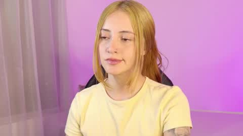 Snapshot of anniemora_ chatting on 04/14/26, 02:28 Annie online show from 04/14/26, 02:28