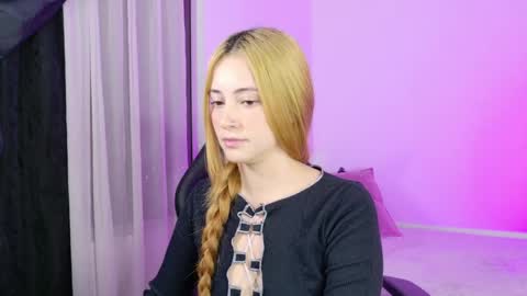 Snapshot of anniemora_ chatting on 05/22/26, 01:57 Annie online show from 05/22/26, 01:57