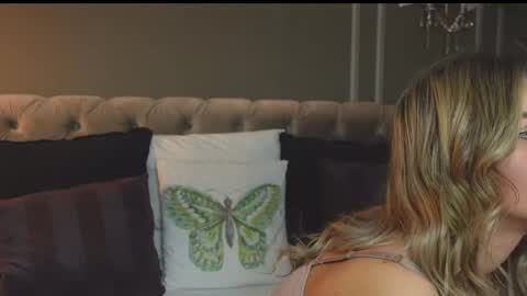 Snapshot of anniestyles chatting on 02/24/25, 05:00 AnnieStyles online show from 02/24/25, 05:00