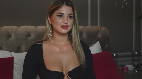 Snapshot of anniestyles chatting on 03/11/25, 10:07 AnnieStyles online show from 03/11/25, 10:07