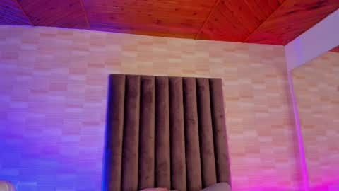 Annie  Alex online show from 12/26/24, 04:58