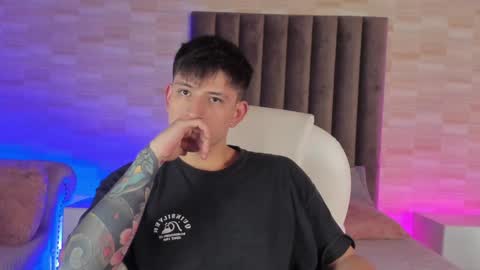 Annie  Alex online show from 12/31/24, 01:08