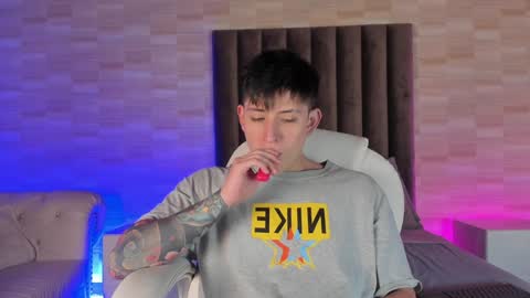 Annie  Alex online show from 01/03/25, 01:25