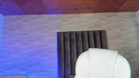 Annie  Alex online show from 01/05/25, 12:53