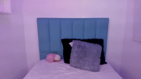 Annie Evans  online show from 10/01/25, 03:07