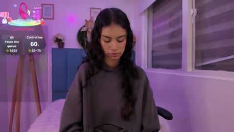 Annie Evans  online show from 12/19/25, 04:14