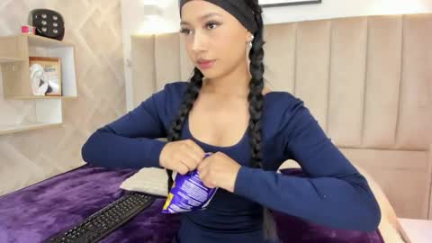 Snapshot of anniie_queen chatting on 05/15/26, 03:46 Annie Queen online show from 05/15/26, 03:46