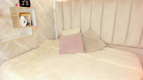 Snapshot of anniie_queen chatting on 05/16/26, 03:36 Annie Queen online show from 05/16/26, 03:36