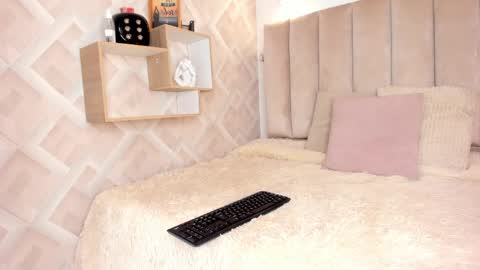 Snapshot of anniie_queen chatting on 05/20/26, 03:56 Annie Queen online show from 05/20/26, 03:56