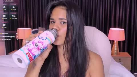 Snapshot of anniiee_smith chatting on 03/05/25, 02:45 Anniiee online show from 03/05/25, 02:45