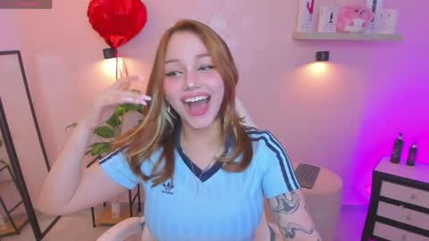 Snapshot of anniita_ chatting on 05/20/26, 02:29 VIVIANNA online show from 05/20/26, 02:29