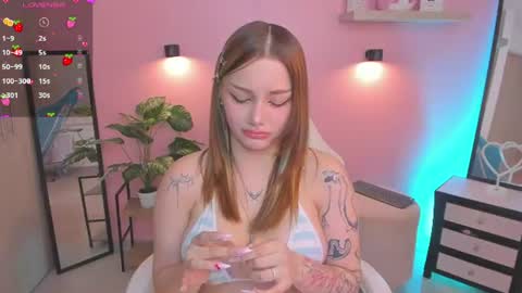 Snapshot of anniita_ chatting on 07/14/26, 03:00 VIVIANNA online show from 07/14/26, 03:00
