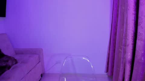 Snapshot of annika_03 chatting on 10/31/25, 02:12 Gise. online show from 10/31/25, 02:12