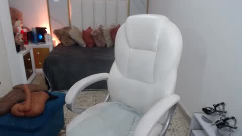 anna online show from 02/25/25, 11:33