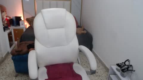 anna online show from 03/08/25, 04:17