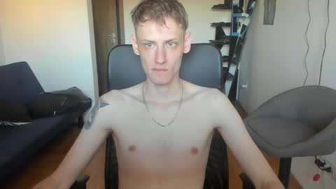 Snapshot of annonimsick chatting on 10/29/25, 02:30 online show from 10/29/25, 02:30