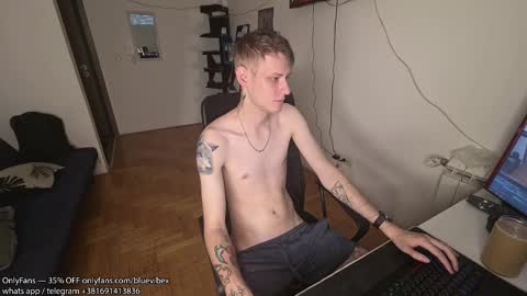 Snapshot of annonimsick chatting on 10/31/25, 01:23 online show from 10/31/25, 01:23