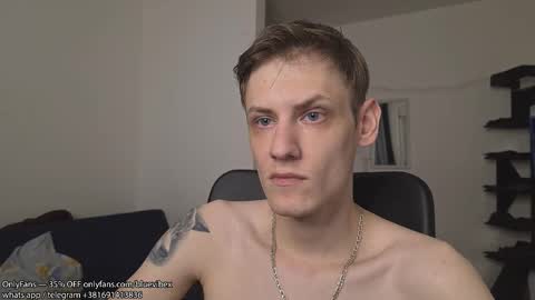 Snapshot of annonimsick chatting on 11/17/25, 01:17 online show from 11/17/25, 01:17